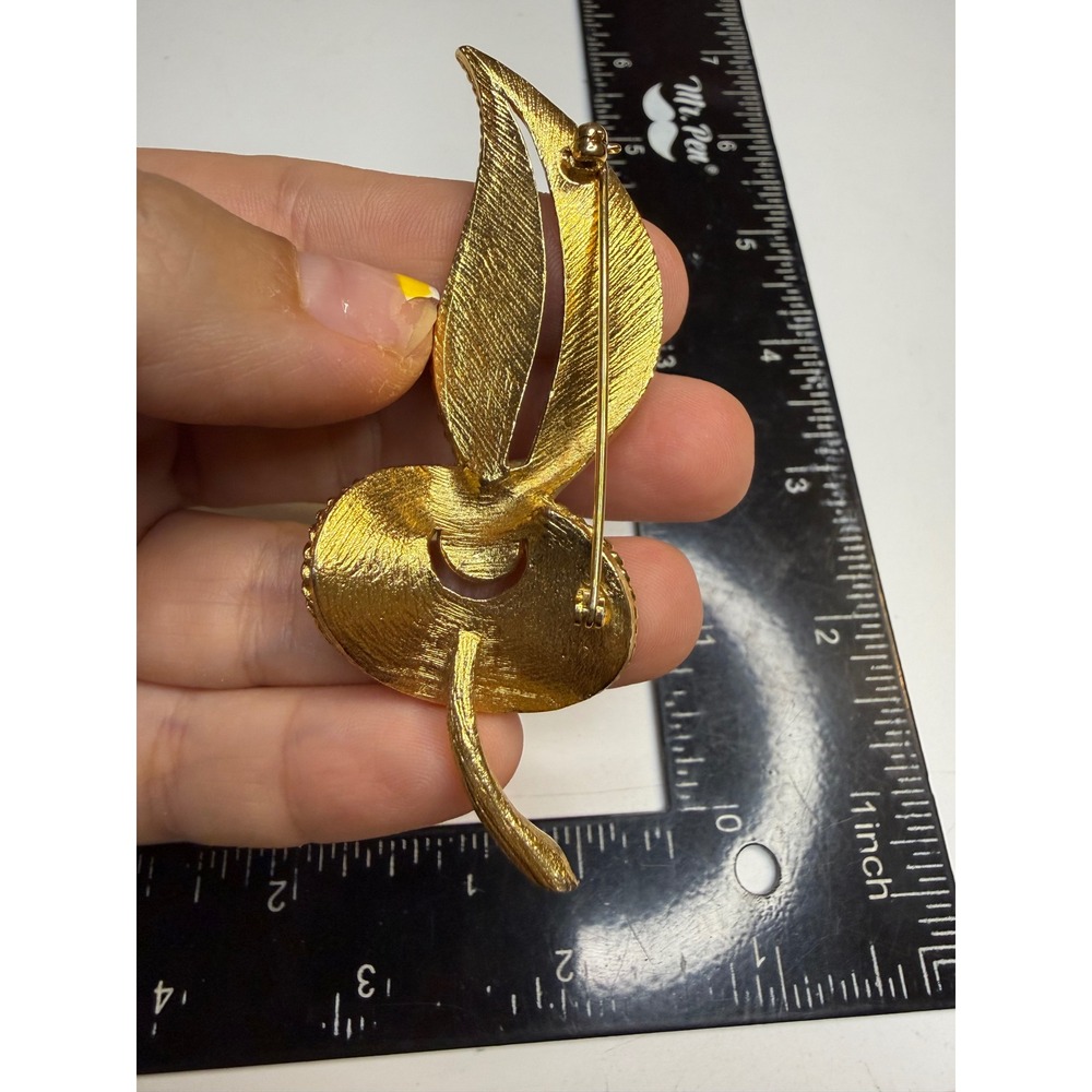 Vintage Gold Tone Textured Leaf Brooch Twisted Rope Edge Sculptural Pin - Picture 3 of 3